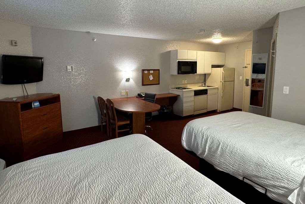 Days Inn & Suites By Wyndham Green Bay Wi Room photo